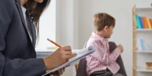 بررسی تاثیر فضای مجازی بر هوش کودک